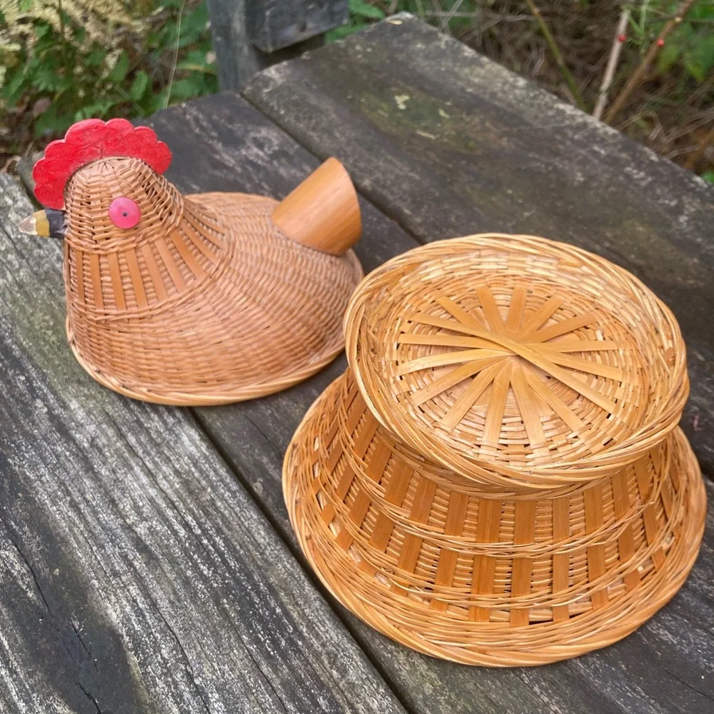 Vintage Wicker Chicken Hen Lidded Basket! (6.5